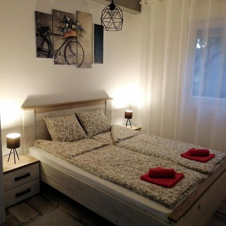 Apartman Petres Sombor Luaran gambar